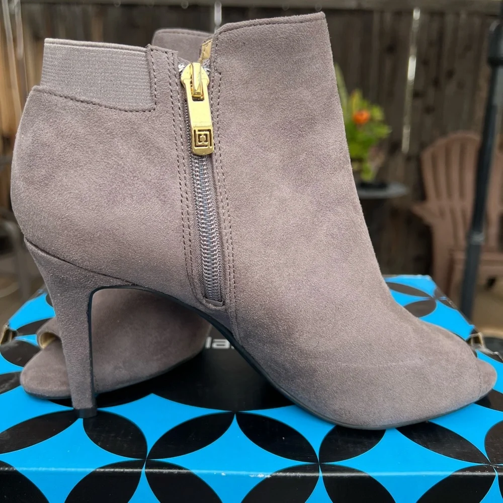 Liz Claiborne ankle boots - Picture 3 of 4